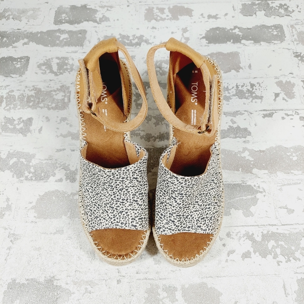 Toms Tan and Black Wedge Sandals - Picture 9 of 12